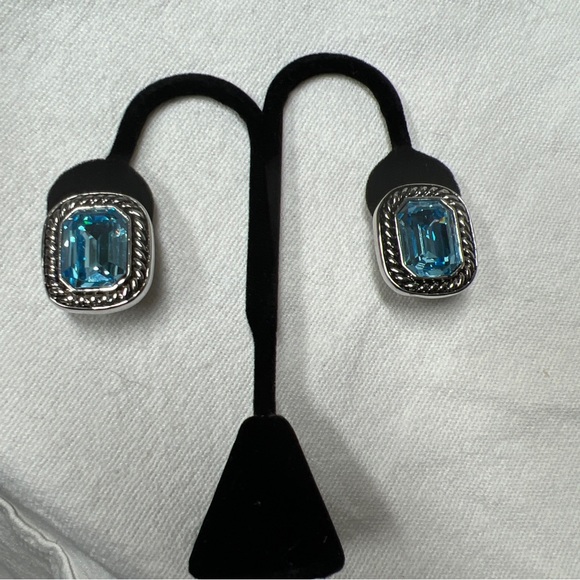 QVC blue topaz clip earring - Picture 3 of 5